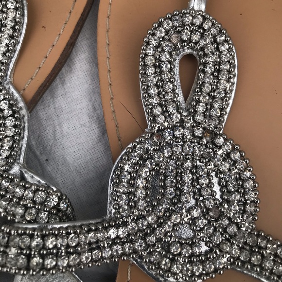 Rhinestone knot Pattern sandals. Size (8) - Picture 8 of 8